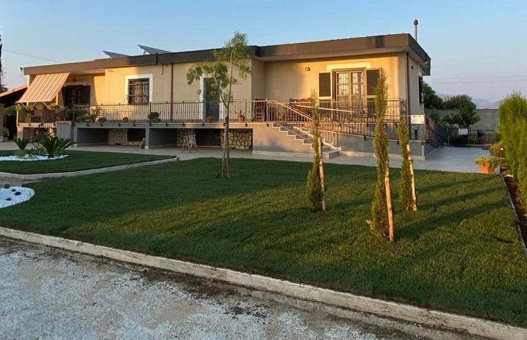 La Casa Del Borgo-Intero Appartamento Latina Exterior foto